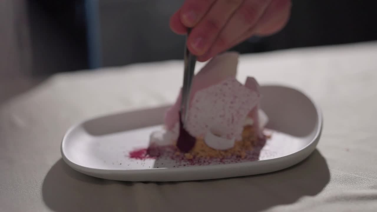 Emplatado de un postre de autor